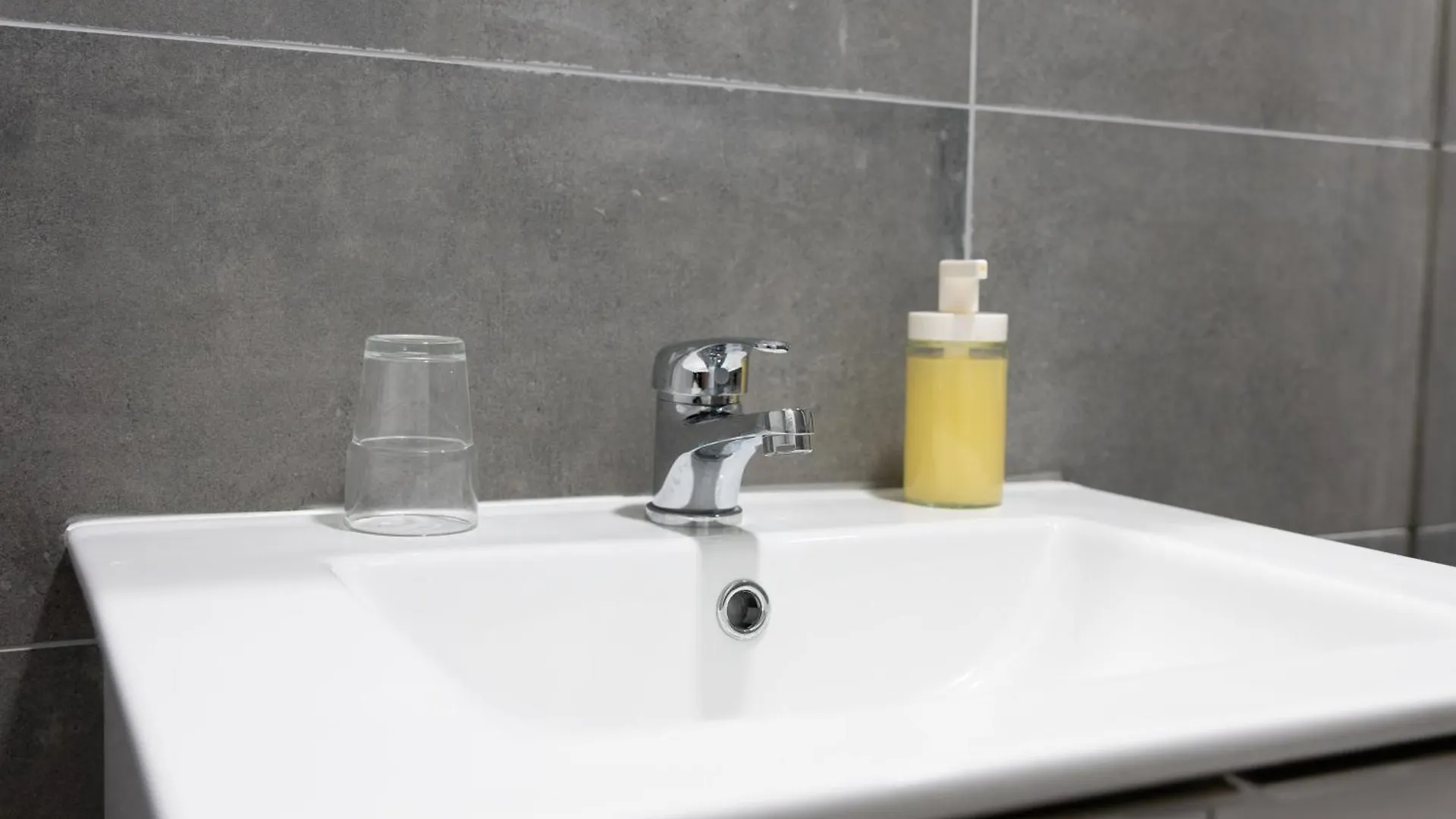 Appartement Le Hall-In-One 002 - Spacieux- Tout Equipe - Proche Commodites Et Espace Arena à Saint-Chamond France